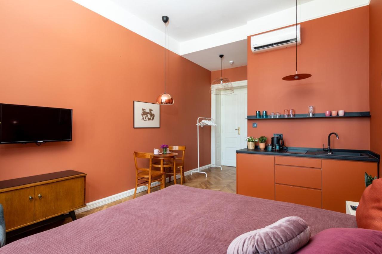 Barbacan Suites - Old Town Apartments - By Upstairs Krakow Ngoại thất bức ảnh