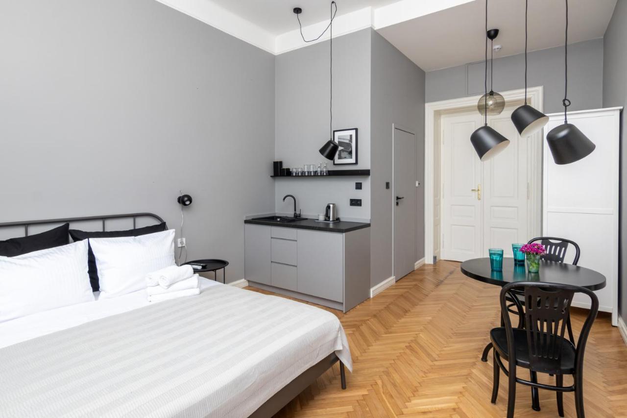 Barbacan Suites - Old Town Apartments - By Upstairs Krakow Ngoại thất bức ảnh