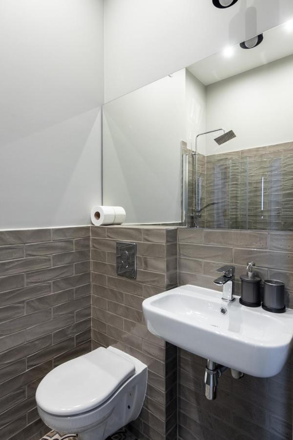 Barbacan Suites - Old Town Apartments - By Upstairs Krakow Ngoại thất bức ảnh