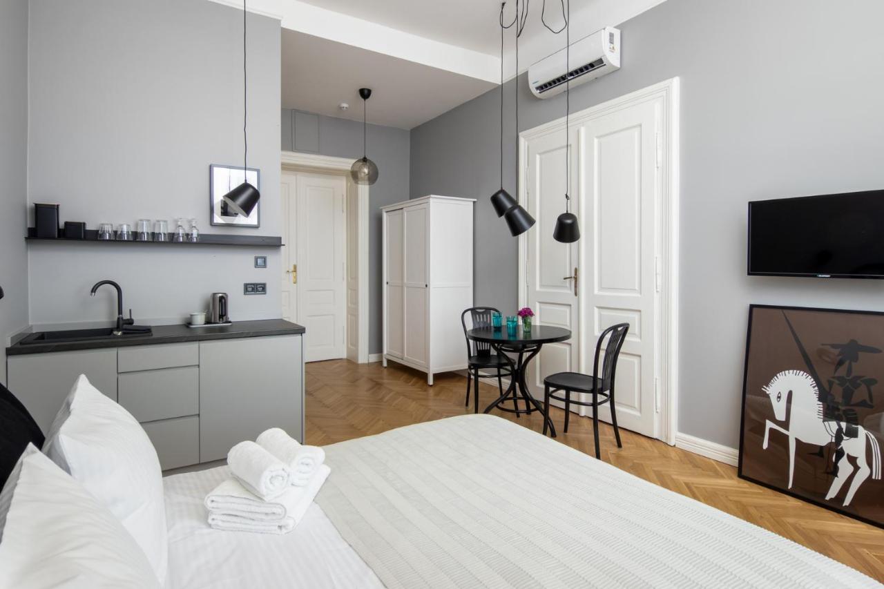 Barbacan Suites - Old Town Apartments - By Upstairs Krakow Ngoại thất bức ảnh